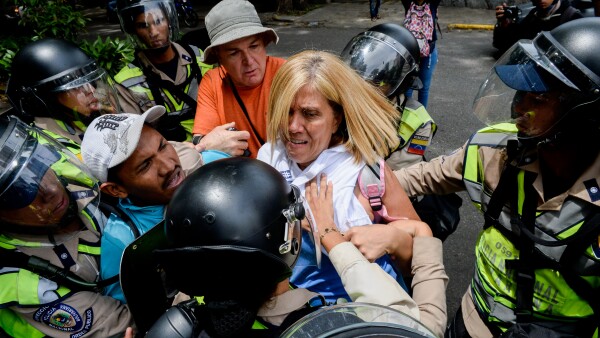 Varios grupos de manifestantes fueron heridos durante el operativo de seguridad del gobierno venezolano.