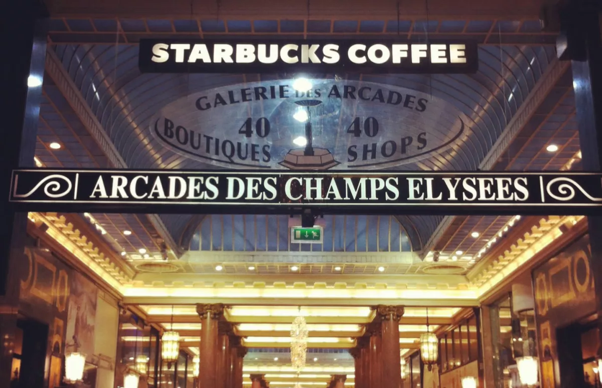 181018 starbucks francia is gollykim 2.jpg