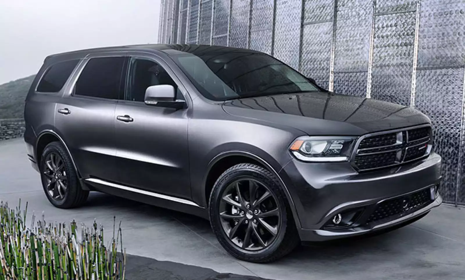 La todoterreno Dodge Durango 2014 necesita un reemplazo de los reforzadores de frenos.