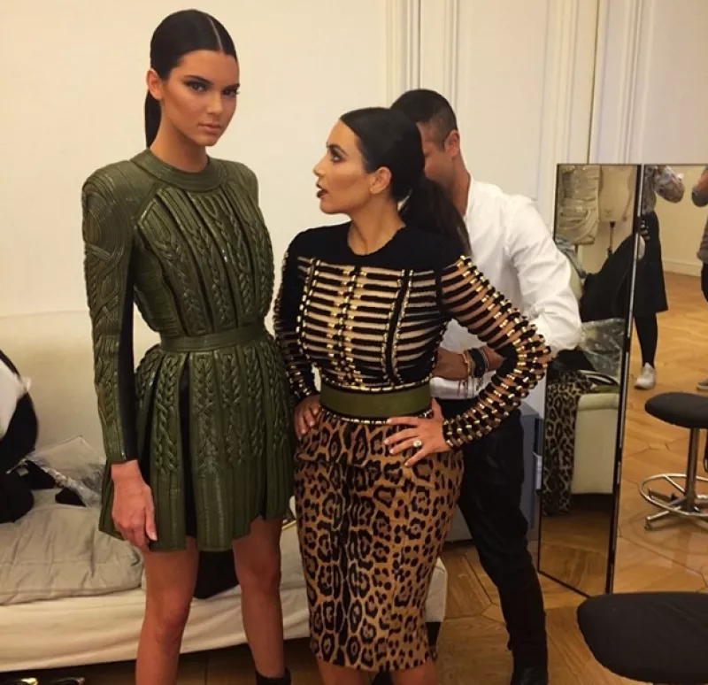 La actriz y la socialité acudieron a la presentación de la colección de Haute Couture otoño invierno 2014-2015 del emblemático diseñador italiano, uno de sus frandes favoritos.