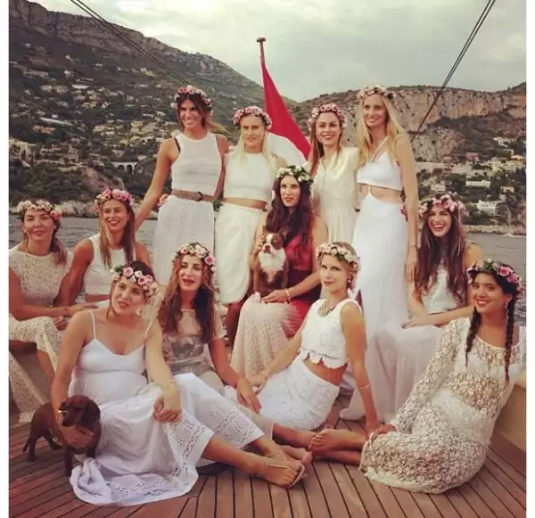 Tatiana en su despedida de soltera, a bordo del yate de su suegra, el Pacha III.