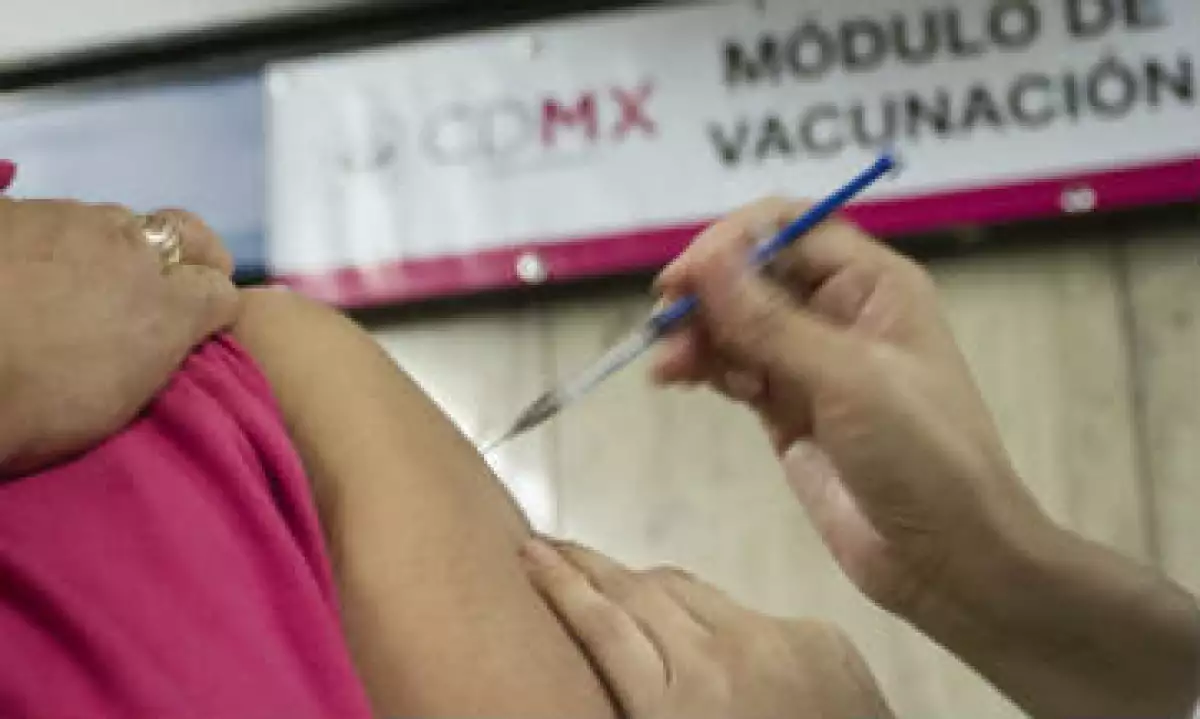 La vacuna contra la influenza es la mejor forma de prevenir contagiarte con la enfermedad. (Foto: Cuartoscuro/archivo)