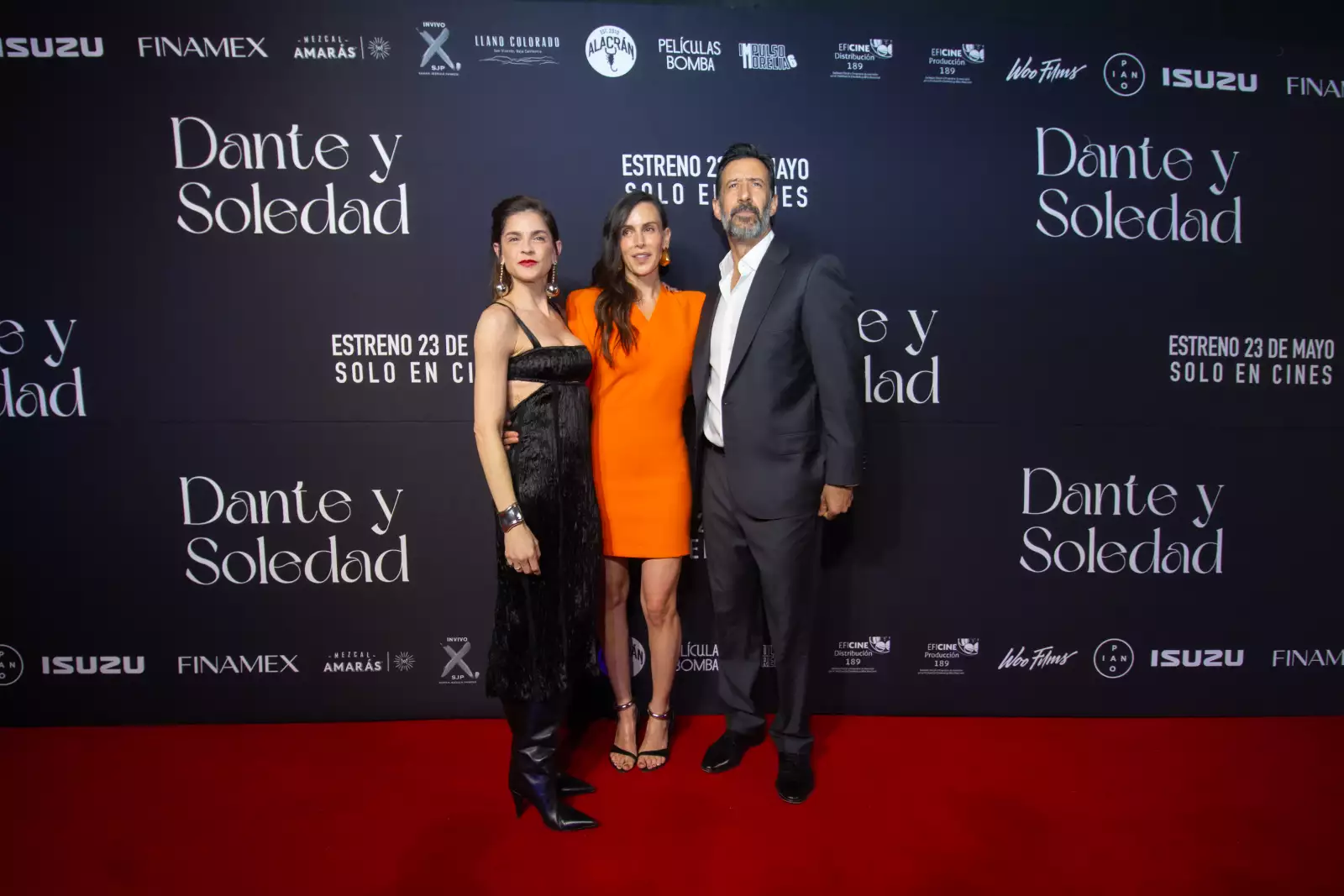 DANTE Y SOLEDAD ALFOMBRA ROJA
