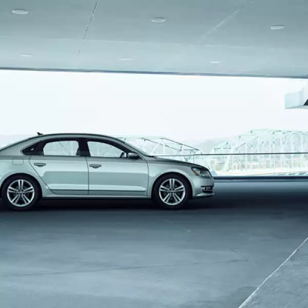 El vehículo se ofrecerá en México con dos motores: el primero de ellos es el 2.5 litros de cinco cilindros, que entrega una potencia de 170 caballos de fuerza (hp). La segunda opción ofrece un motor VR6 de 3.6 litros que otorga  una potencia de 280 hp.