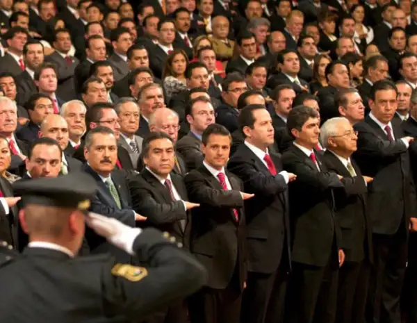 Esta mañana Eruviel Ávila tomó protesta como el nuevo gobernador del estado de México.