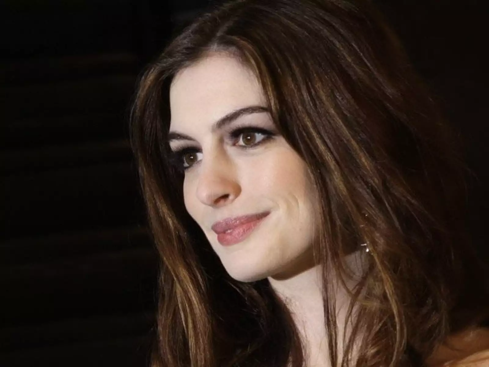 Sólo una belleza como la de Anne Hathaway se merecería interpretar a la Bruja Blanda de `Alicia en el país de las maravillas´.