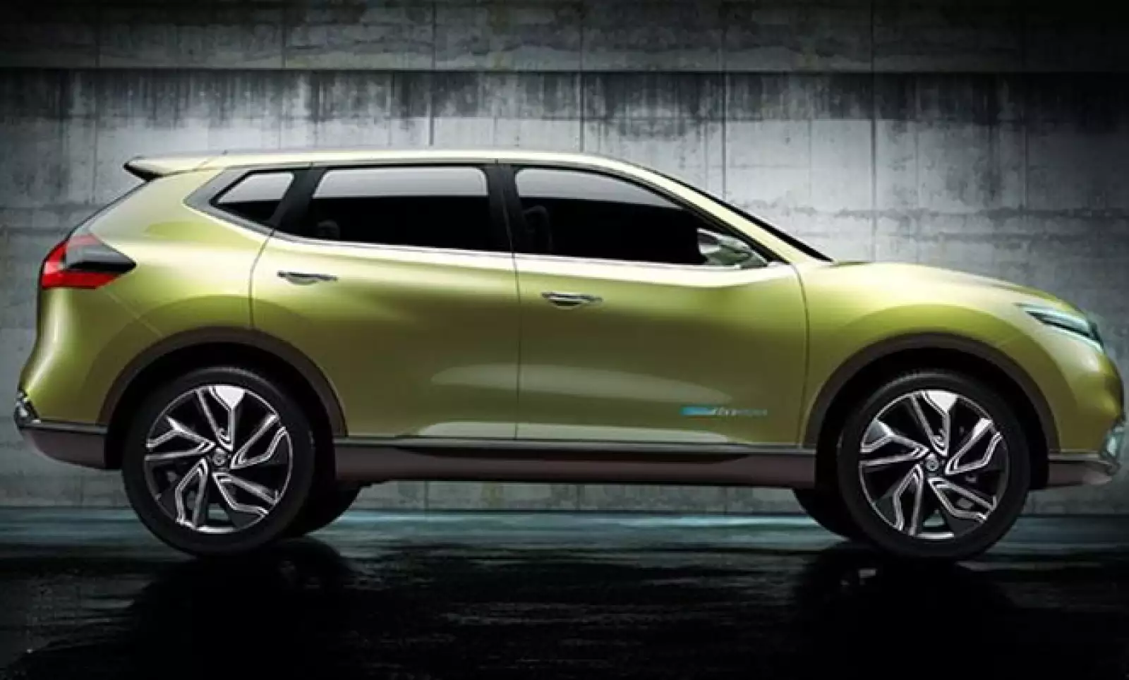 En la zaga, las luces son similares en su forma a las delanteras aunque también se hace presente un alerón y por debajo la doble salida de escape.