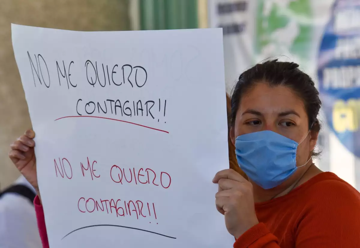 Personal médico del Centro Médico “Lic. Adolfo López Mateos” denunciaron el incremento de contagios por COVID-19 al no contar con el equipo de seguridad necesario para poder seguir atendiendo a los pacientes de Coronavirus.