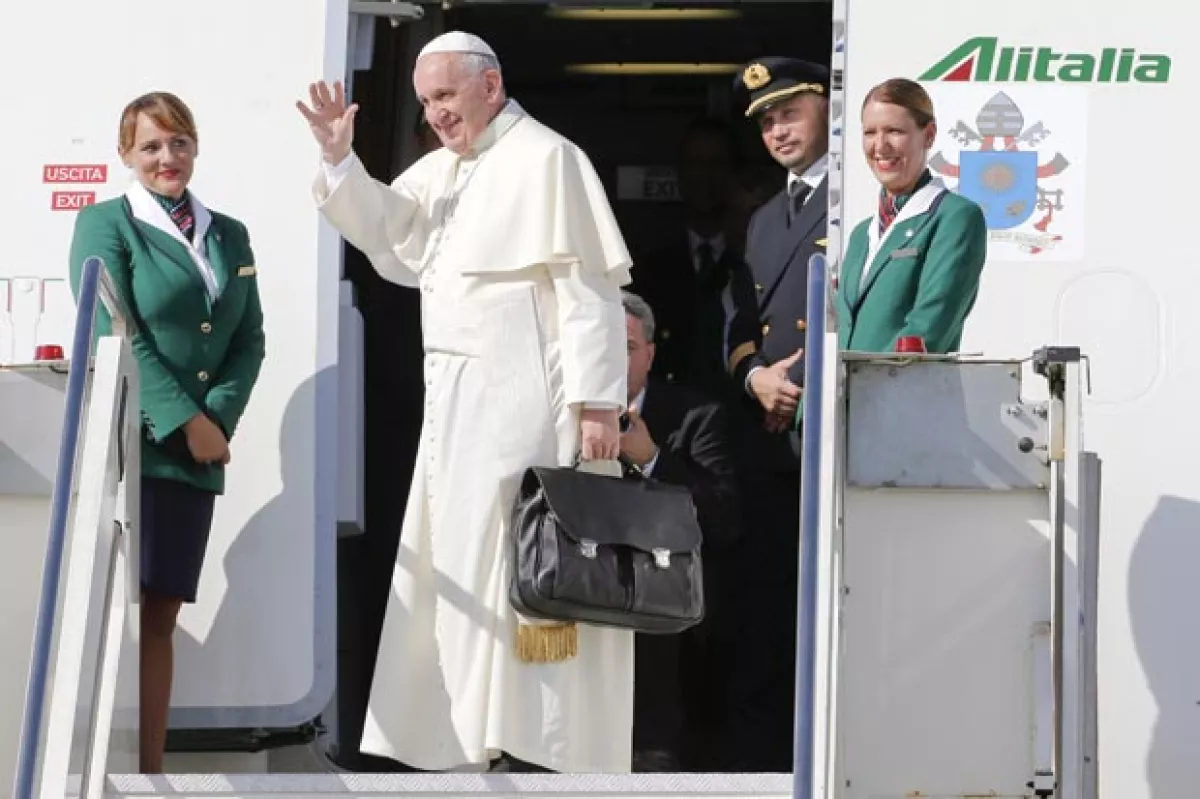 El papa viajará por Alitalia y Aeroméxico-