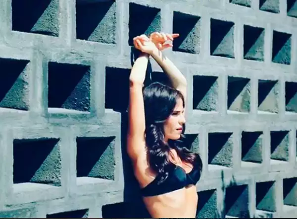 La actriz cuida su imagen y se siente más cómoda posando en bikini que en lencería.