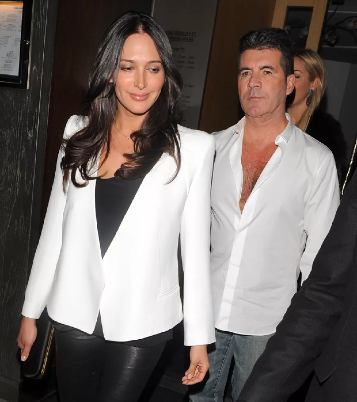 Poco después de que se confirmara que Lauren y Simon esperaban un bebé, la pareja comenzó a dejarse ver juntos.