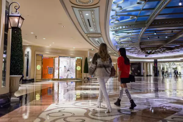 Shopping at Grand Canal Shoppes 