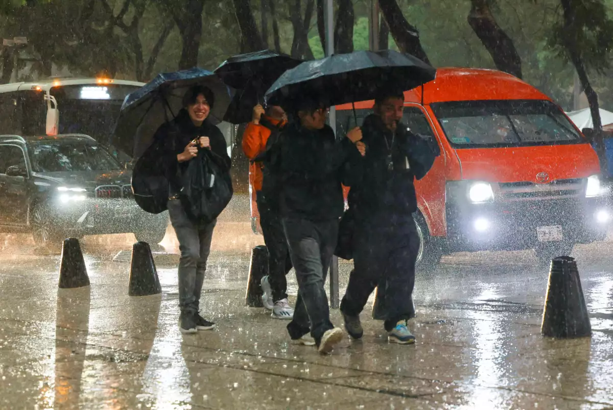 Activan alertas naranja y amarilla en estas alcaldías de CDMX por fuertes lluvias
