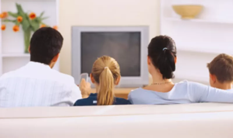 Cofetel ha dicho que se deben dar codificadores a las familias de bajos ingresos para que puedan ver la tv digital. (Foto: Thinkstock)