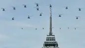 Helicópteros de las Fuerzas Armadas sobrevuelan la Torre Latinoamerica en el marco del Desfile Cívico Militar del 16 de septiembre de 2026.