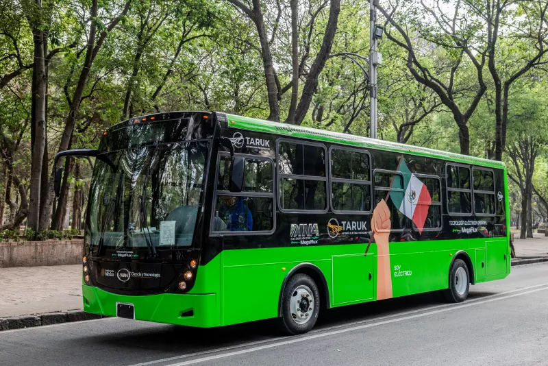 Taruk desafía a los autobuses eléctricos chinos con certificación ‘Hecho en México’