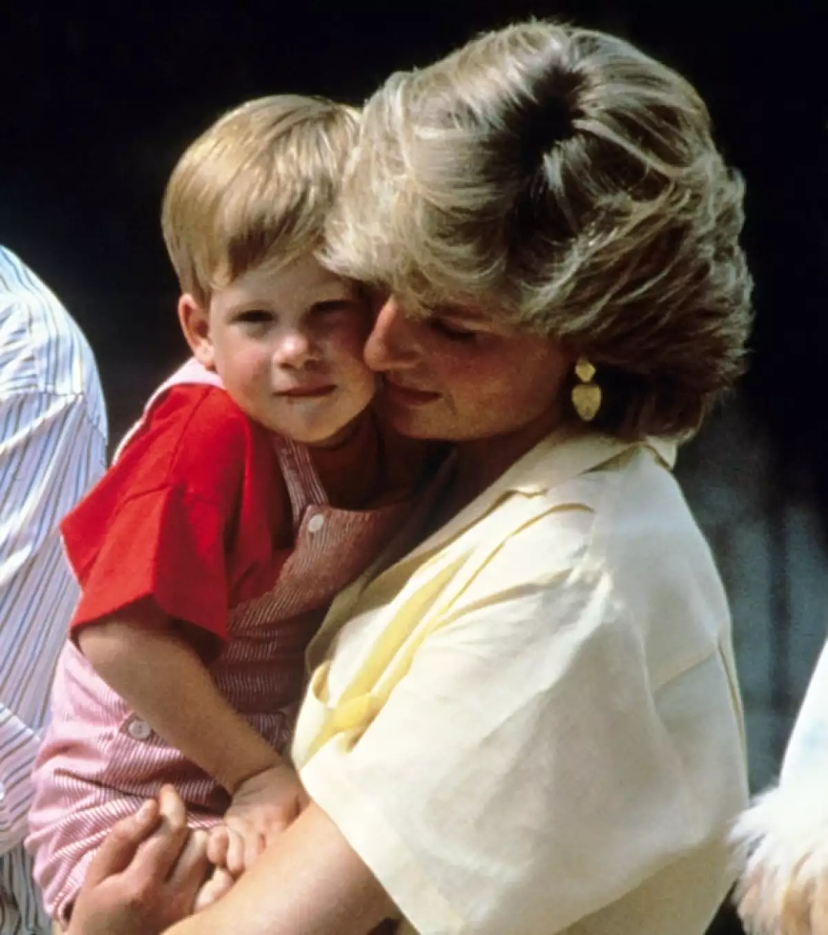 Enrique es el hijo menor de la desaparecida Diana de Gales.