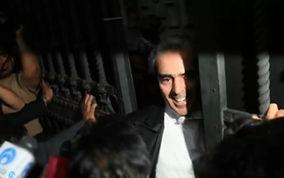 El economista, Lorenzo Lazo, se limitó a agradecer a la prensa que asistió a las afueras de la iglesia.