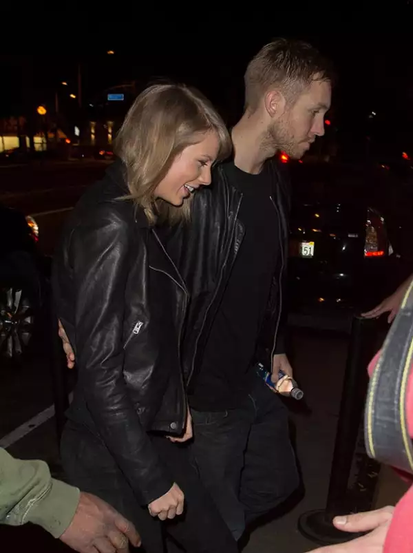 Taylor y Calvin no termieron ser vistos tomados de la mano a la salida de un concierto.