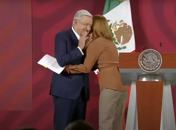 AMLO-TATIANA-CLOUTHIER.jpg