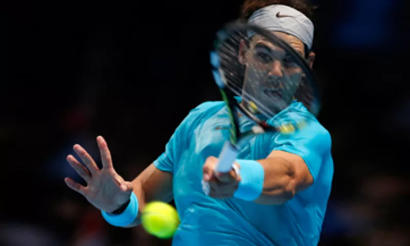 Rafael Nadal responde al suizo Stanislas Wawrinka  en el World Tour Finals de Londres, que puso fin a la temporada.  (Foto:Reuters )