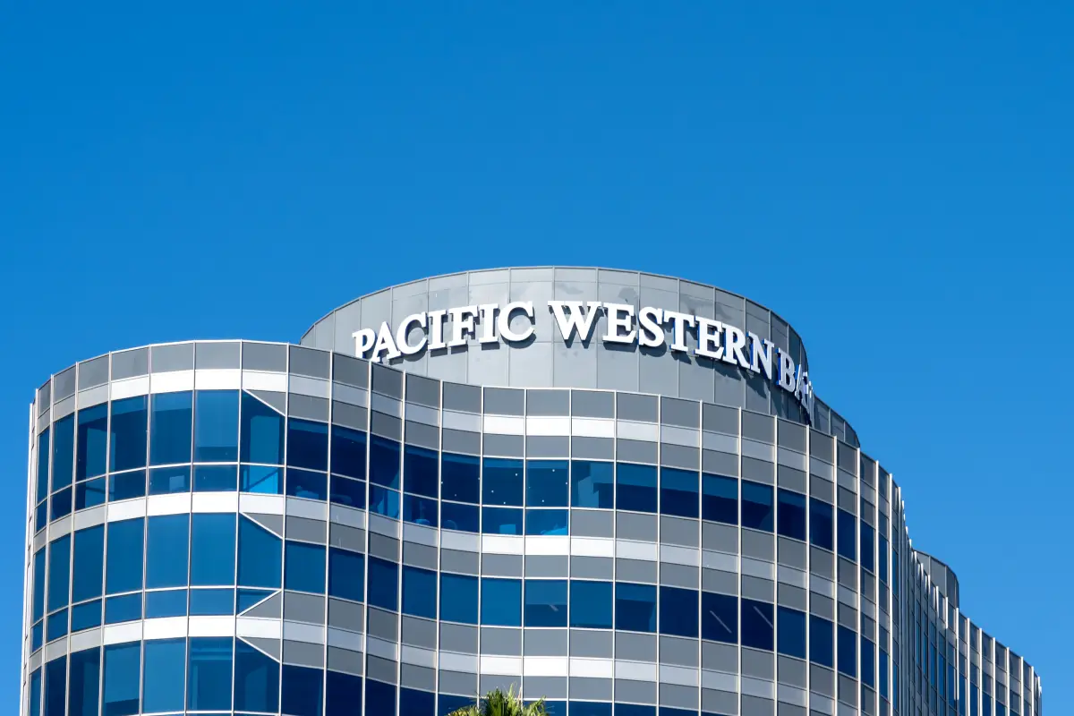 PascWest y acciones