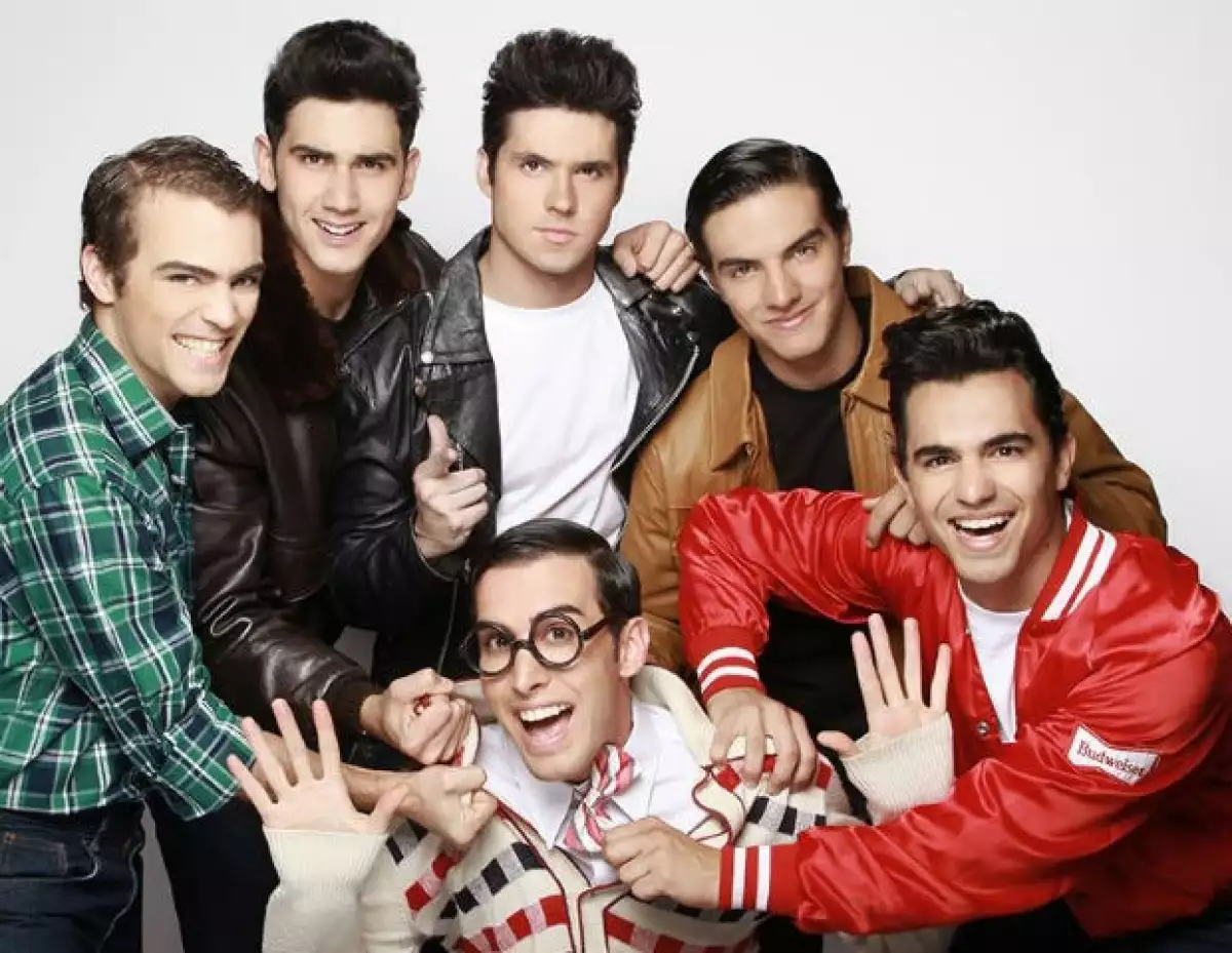 De la mano de Julissa, estos jóvenes actores celebran 40 años del éxitoso musical en México, mismo que ya se encuentra en cartelera en el teatro Nextel de Parque Interlomas.