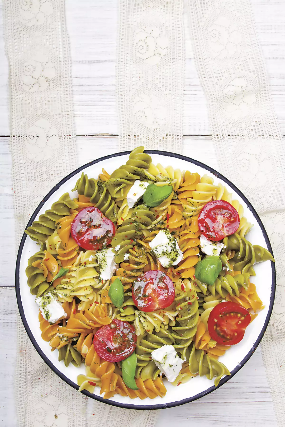 Ensalada de pasta tricolor