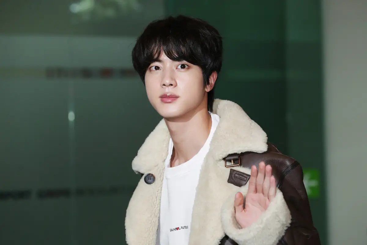 Celebrity Sighting At Gimpo Airport