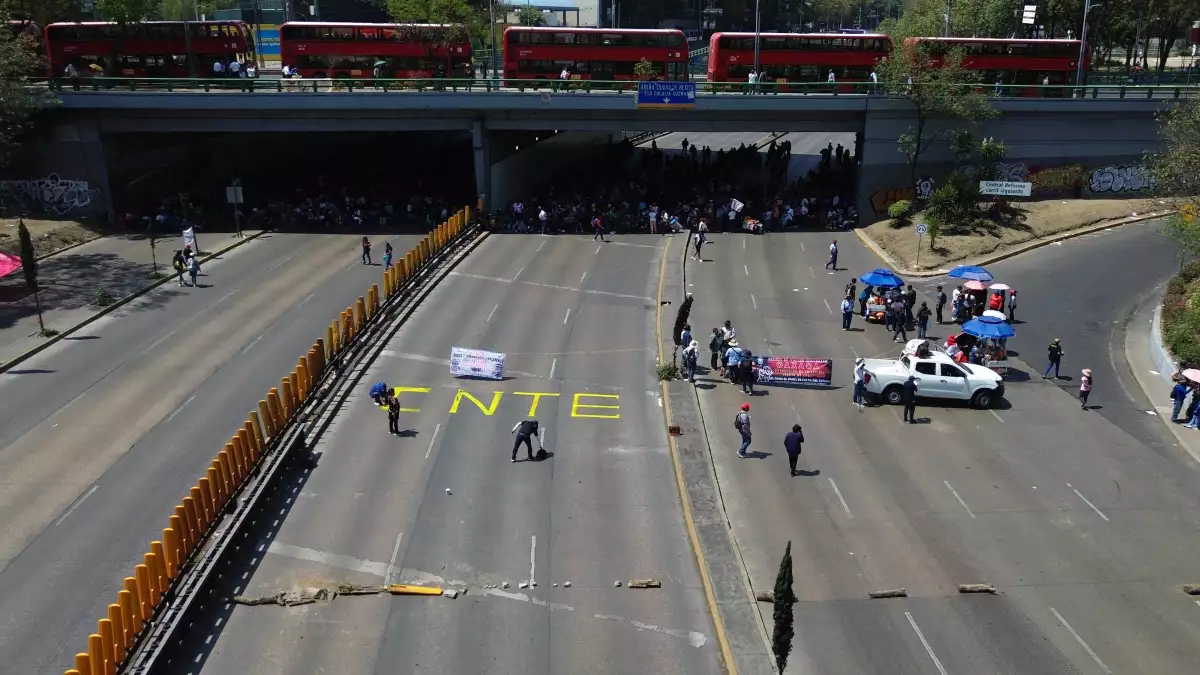 Marcha de la CNTE hoy provocan caos en CDMX: bloqueo en Reforma y Circuito Interior