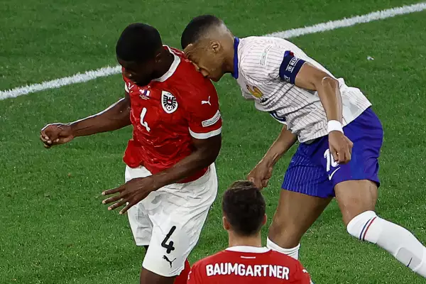 Mbappé se fractura la nariz durante partido de la Eurocopa 2024