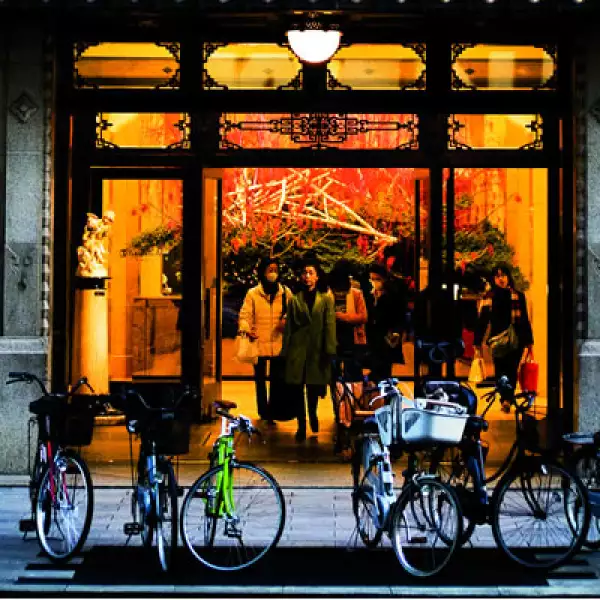 Las pobladores de Japón son de los mayores consumidores de moda en el mundo. En la Imagen, tienda Takashimaya en el distrito de Nihonbashi, Tokio.