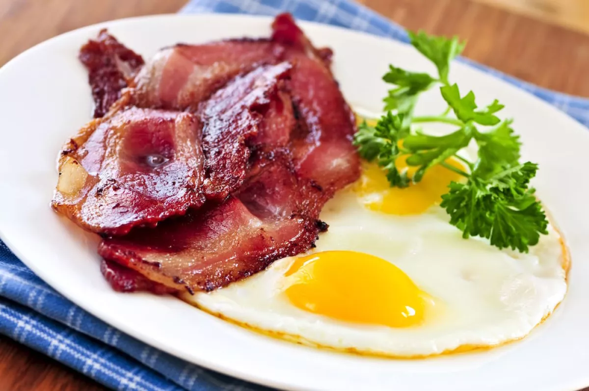 Comer un huevo al día puede reducir el riesgo de una enfermedad en el corazón.