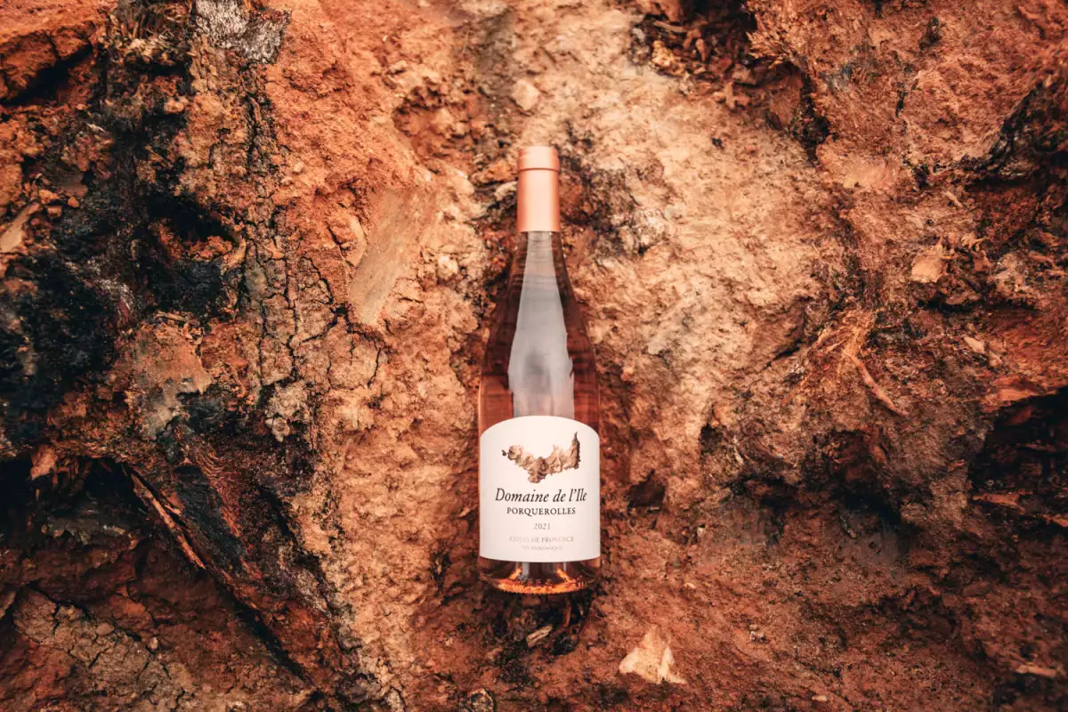 chanel_domaine-de-lile-rose-wine-clay-credits-erea-azurmendi-LD.jpg