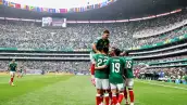 Jugadores de la selección mexicana celebrando un gol durante un partido del Mundial 2026. Hoy, México se enfrenta a Chequia. 