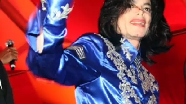 La maquilladora Karen Faye admitió durante el juicio que ayudó a retocar imágenes del cantante para su documental, debido a la condición física del cantante.