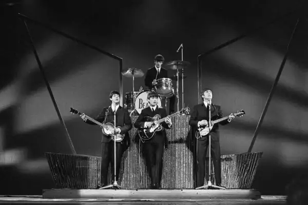 25 de junio día de the beatles .png