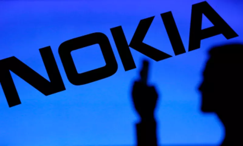 El posible acuerdo crearía un grupo de equipos de telecomunicaciones de más de 42,160 mdd. (Foto: Reuters )