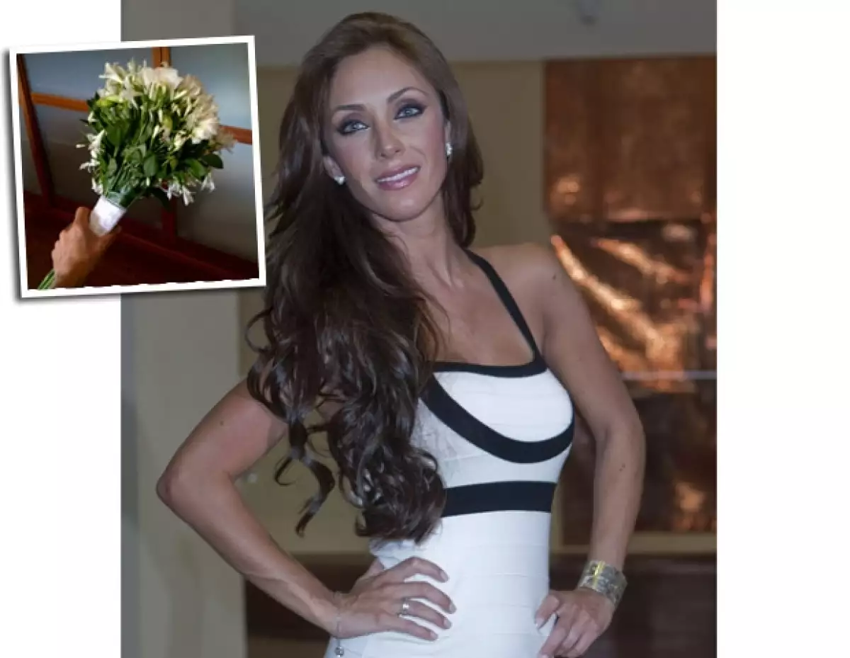 La cantante fue la afortunada en llevarse el ramo de flores blancas que lanzó Marichelo en su boda con Jorge D´Alessio.