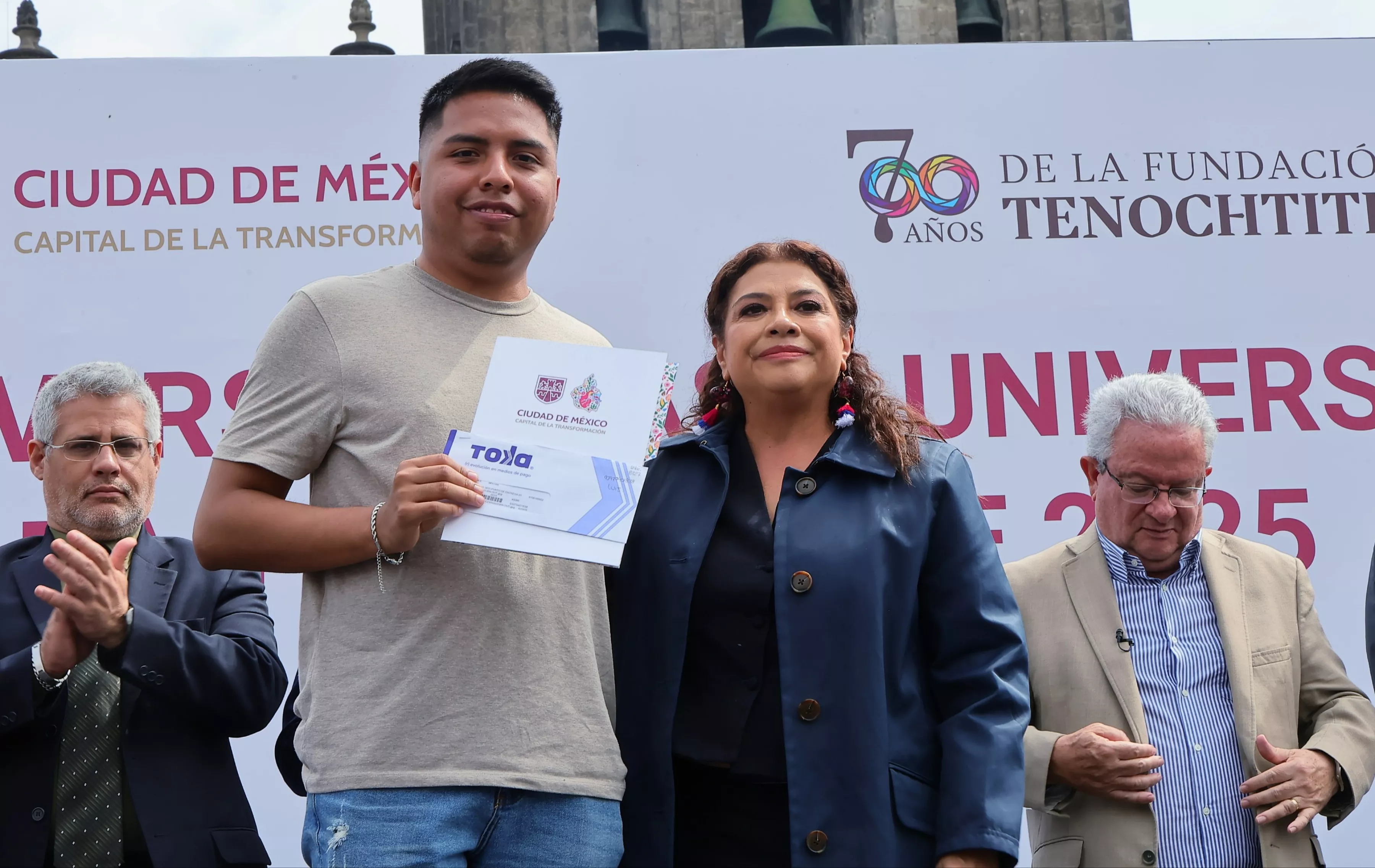 Beca para universitarios de la CDMX será para todos, dice Clara Brugada
