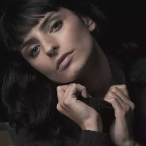 Dice no tener una marca favorita, pero le fascina la ropa vintage.