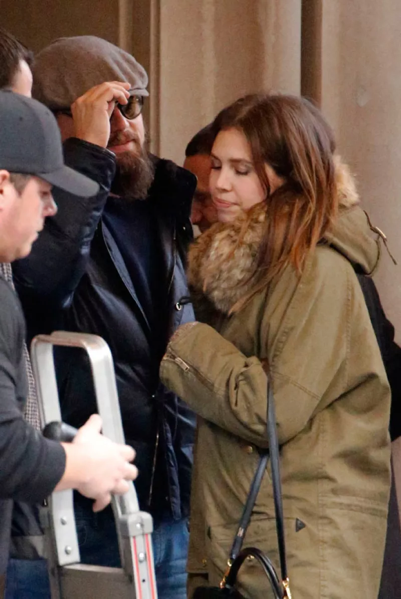 El actor acaba de terminar una relación con la modelo Toni Garrn, pero ayer fue visto afuera de un hotel en Nueva York con una desconocida.