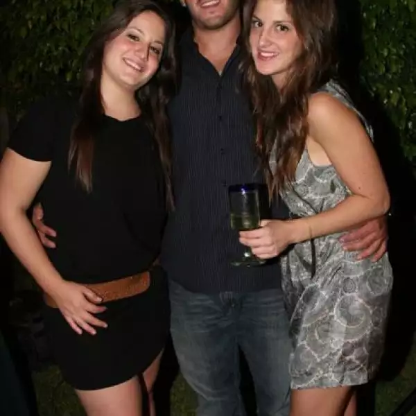 Fiesta de Fernando Lebrija por sus 2 diosas de plata