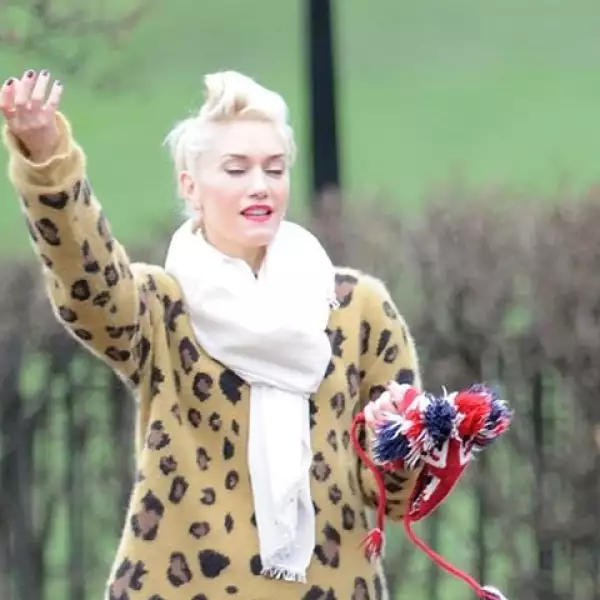 Gwen Stefani estaba en el parque con su hijo y su esposo, sin embargo, algo le molestó e hizo ese gesto que no le favoreció en lo más mínimo.