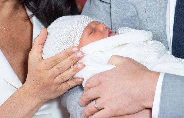PRESENTACIÓN-ROYAL-BABY-MEGHAN-HARRY3.JPG.png