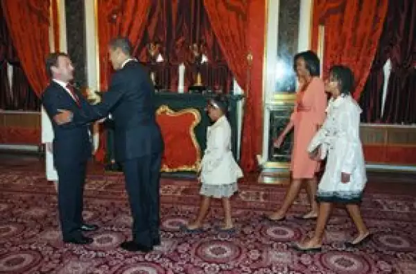 La familia Obama llegó junta a saludar al presidente ruso, Dmitry Medvedev.