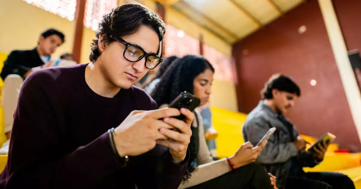 ¿Debo tener CURP biométrica para vincular mi número de celular? Lo que dicen Telcel y AT&T