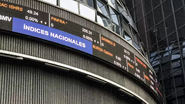 La BMV avanzaba tímidamente este martes impulsada por los títulos de la telefónica América Móvil. (Foto: Notimex)