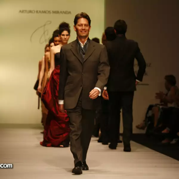 Desfile Arturo Ramos