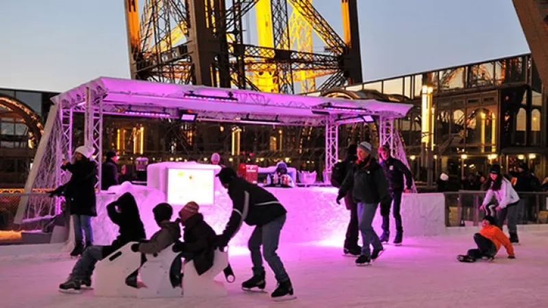 pista hielo patinaje torre eiffel